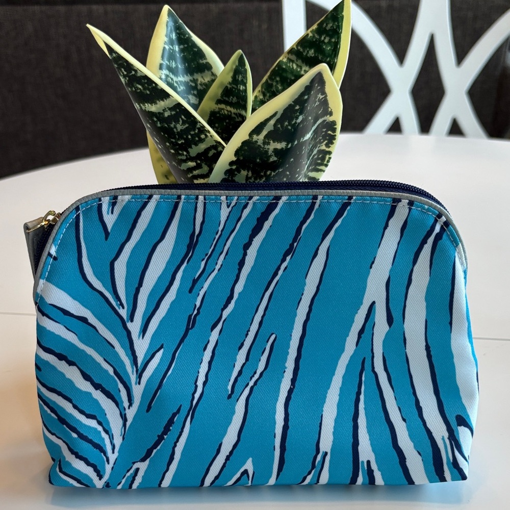 Estee Lauder Blue and White Patterned Cosmetic Pouch, New!